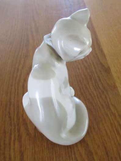 A BEAUTIFUL LLADRO-LIKE CAT - MADE IN SPAIN