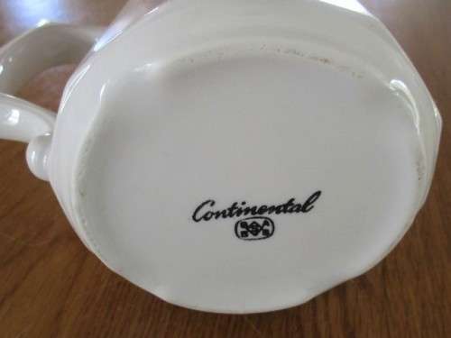 VINTAGE SOUTH AFRICAN CONTINENTAL CHINA TEAPOT WITH LION RAMPANT CREST