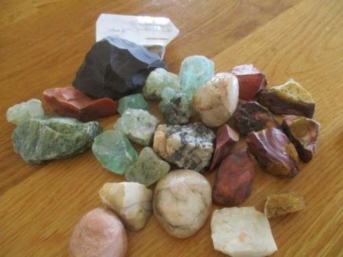 AN OLD BASKET FULL OF OVER EIGHTY ROUGH GEMSTONE ROCKS AND CRYSTALS