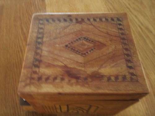 VINTAGE 1950's WOODEN BIRD CIGARETTE DISPENSER WITH LIGHTER (BIRD WORKS - LIGHTER NOT)