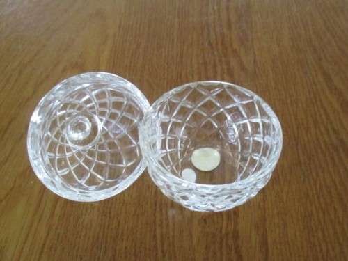 TWO PRETTY LITTLE LEAD CRYSTAL TRINKET BOXES