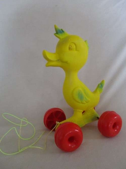 VINTAGE PULL ALONG DUCK - RATHER DIFFERENT!!