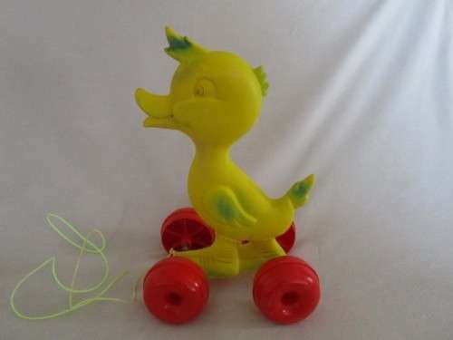 VINTAGE PULL ALONG DUCK - RATHER DIFFERENT!!