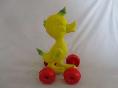 VINTAGE PULL ALONG DUCK - RATHER DIFFERENT!!