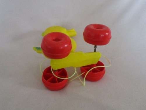 VINTAGE PULL ALONG DUCK - RATHER DIFFERENT!!