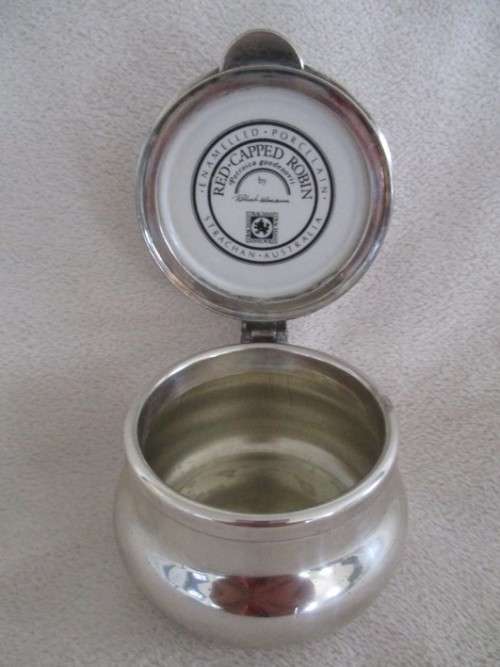 A SPECIAL ENAMELLED PORCELAIN PILL BOX - RED-CAPPED ROBIN PAINTED AND SIGNED BY ROBERT UHLMANN