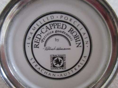 A SPECIAL ENAMELLED PORCELAIN PILL BOX - RED-CAPPED ROBIN PAINTED AND SIGNED BY ROBERT UHLMANN