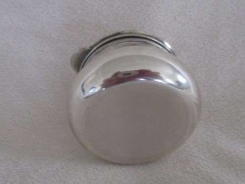 A SPECIAL ENAMELLED PORCELAIN PILL BOX - RED-CAPPED ROBIN PAINTED AND SIGNED BY ROBERT UHLMANN