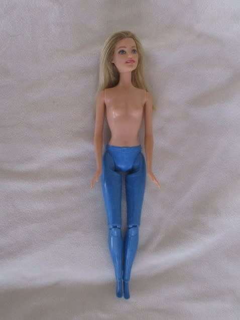 MATTEL BARBIE DOLL WITH ARTICULATED KNEES