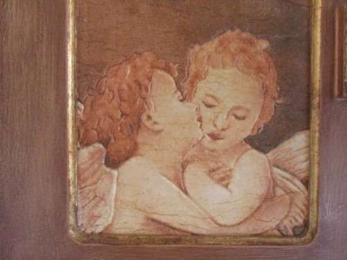 CHARMING WOODEN "OLDE WORLDE KASSIE" WITH KISSING CHERUBS FOR YOUR KEYS OR JEWELLERY