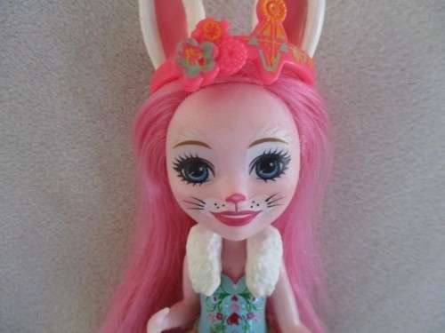 CUTE MATTEL ENCHANTIMENTS BREE BUNNY  DOLL WITH HER PET BUNNY, TWIST