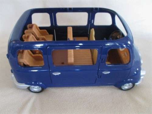BARGAIN TIME!!  GENUINE EPOCH SYLVANIAN FAMILIES SEVEN SEATER - MINT IN BOX (DECALS INCLUDED IN BOX)