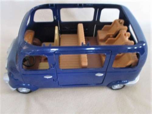 BARGAIN TIME!!  GENUINE EPOCH SYLVANIAN FAMILIES SEVEN SEATER - MINT IN BOX (DECALS INCLUDED IN BOX)