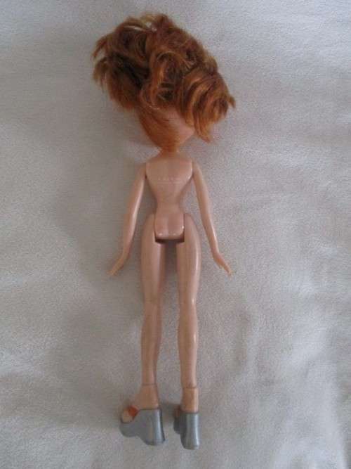 EIGHT COLLECTABLE DOLLS ( BRATZ, STEFFI LOVE AND DISNEY) IN NEED OF TLC,SHAMPOO AND CONDITIONER