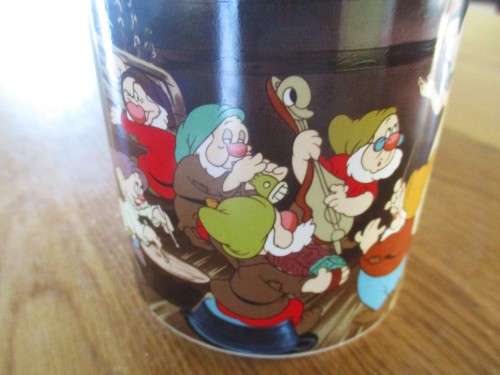 A BEAUTIFUL SNOW WHITE AND THE SEVEN DWARFS MUG MADE IN JAPAN EXCLUSIVELY FOR DISNEY