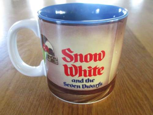 A BEAUTIFUL SNOW WHITE AND THE SEVEN DWARFS MUG MADE IN JAPAN EXCLUSIVELY FOR DISNEY