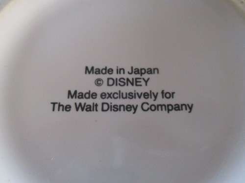 A BEAUTIFUL SNOW WHITE AND THE SEVEN DWARFS MUG MADE IN JAPAN EXCLUSIVELY FOR DISNEY