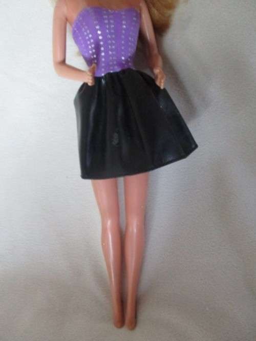 A VINTAGE MATTEL BARBIE DOLL WITH MINOR IMPERFECTIONS