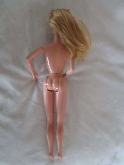 A VINTAGE MATTEL BARBIE DOLL WITH MINOR IMPERFECTIONS