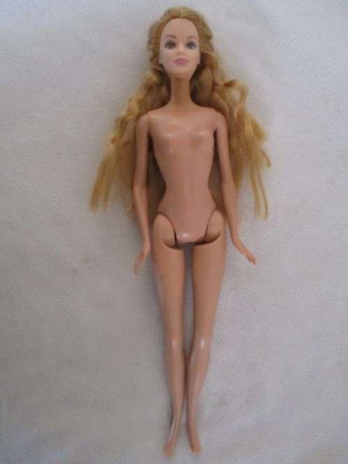 A LOVELY MATTEL BARBIE DOLL WITH THE MOST BEAUTIFUL FACE