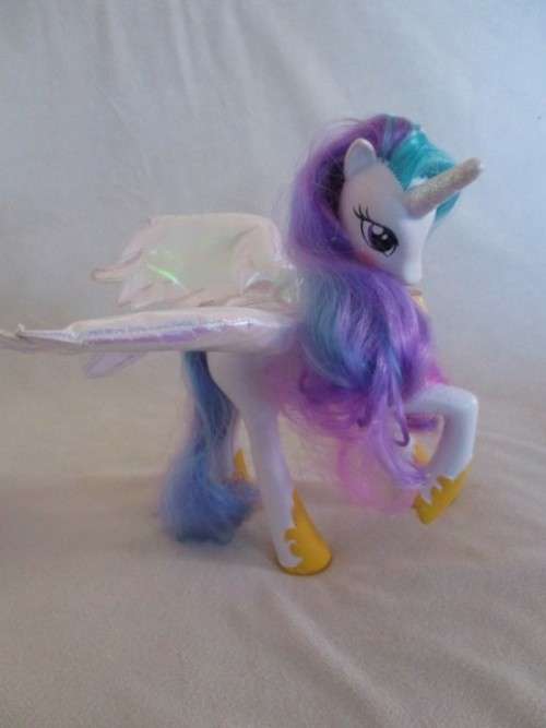 A MAGICAL LARGE SIZE GENUINE HASBRO PEGASUS UNICORN PONY - WINGS LIGHT UP AND SHE TALKS AND GIGGLES!