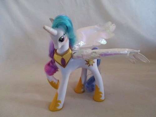 A MAGICAL LARGE SIZE GENUINE HASBRO PEGASUS UNICORN PONY - WINGS LIGHT UP AND SHE TALKS AND GIGGLES!