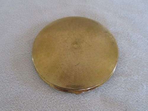 TWO VINTAGE POWDER COMPACTS FOR THE COLLECTOR