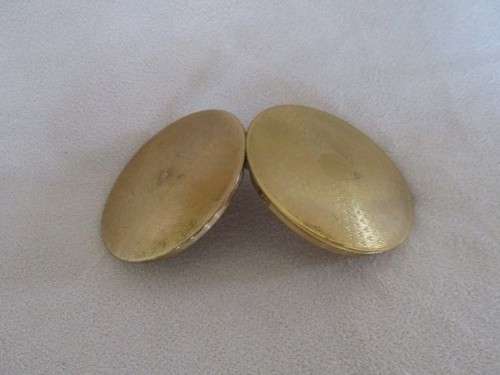 TWO VINTAGE POWDER COMPACTS FOR THE COLLECTOR
