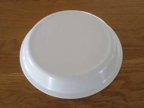 A CORNINGWARE PIE DISH WITH BLUE CORNFLOWER DESIGN - 25CM IN DIAMETER