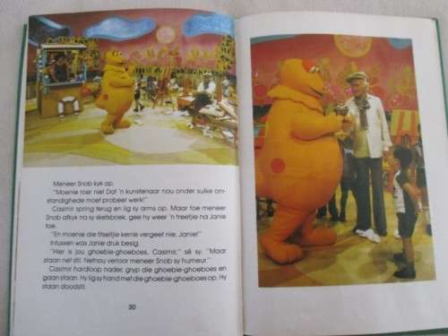 WIE ONTHOU VIR CASIMIR??  1980 - EERSTE AFRIKAANS UITGAWE  - CASIMIR SE STANDBEELD