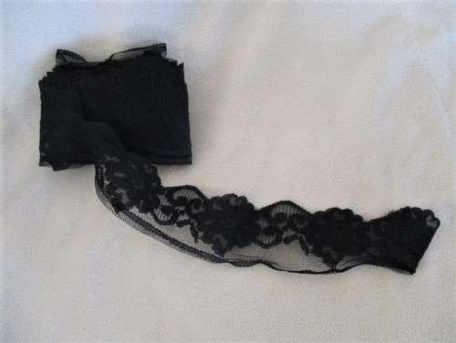 VERY OLD AND RARE OXWAGON MAZAWATTEE TIN FILLED WITH INTERESTING VINTAGE SEWING ITEMS