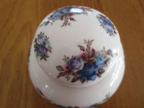 BEAUTIFUL ROYAL ALBERT MOONLIGHT ROSE LIDDED GINGER JAR