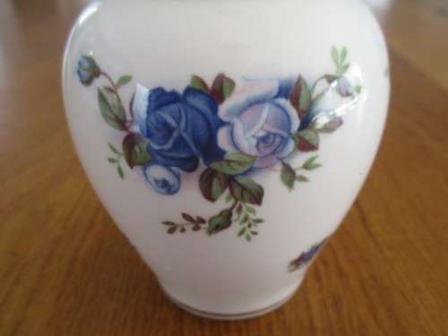BEAUTIFUL ROYAL ALBERT MOONLIGHT ROSE LIDDED GINGER JAR