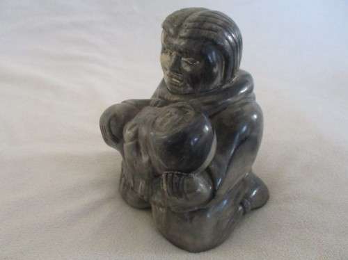 COLLECTOR`S PIECE -  THORN ARTS, CANADA CARVED STONE SCULPTURE -  INUIT MOTHER AND CHILD