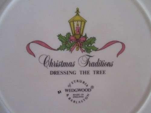 LOVELY VINTAGE 1987 WEDGWOOD VICTORIAN CHRISTMAS PLATE - DRESSING THE TREE