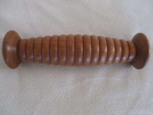 VINTAGE WOODEN YARN WINDER/SPOOL AND VERY SHARP CRANE SHAPED SMALL SEWING SCISSORS