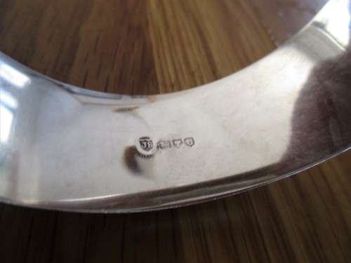 BEAUTIFULLY ENGRAVED VINTAGE STERLING SILVER BRACELET WITH JOSEPH SMITH & SONS, BIRMINGHAM MARKING