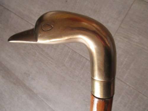 VINTAGE WALKING STICK WITH SOLID BRASS DUCK HEAD HANDLE