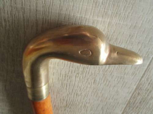 VINTAGE WALKING STICK WITH SOLID BRASS DUCK HEAD HANDLE