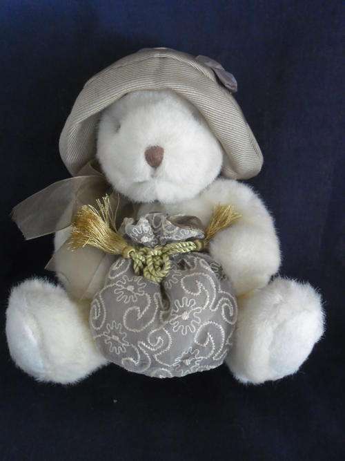 YOU CAN JUST EAT HER UP!!! COLLECTABLE  LI'L CREAMPUFF FROM RUSS!!