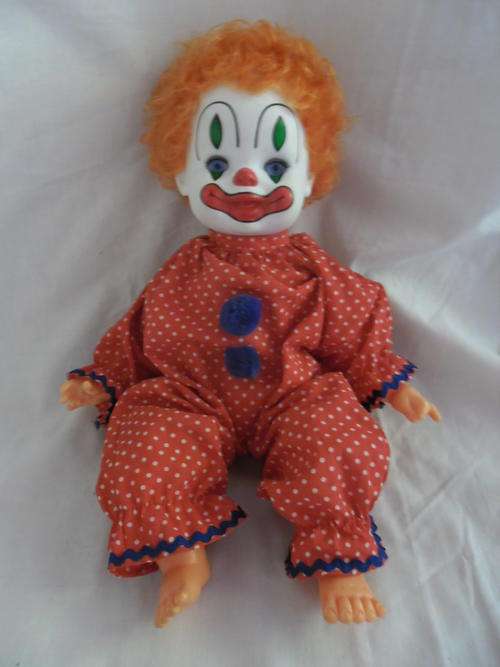 A 1981 GATABOX CLOWN DOLL - 37CM TALL SO COLLECTABLE