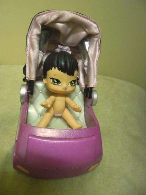 SWEET LITTLE BRATZ BABY IN HER CARRIAGE!! CUTE!!  CUTE!!  CUTE!!