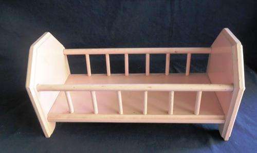 LOVELY WOODEN COT FOR YOUR DAUGHTER'S DOLLIES!!