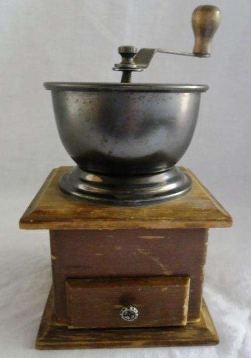 LOVELY VINTAGE COFFEE GRINDER!!
