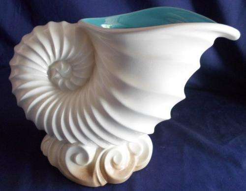 STUNNING LARGE VINTAGE 'BESWICK' CONCH VASE IN EXCELLENT CONDITION