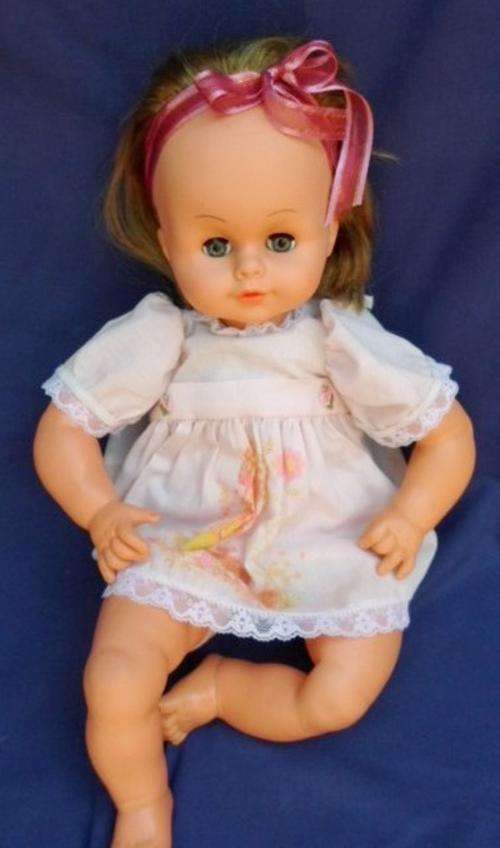 A VINTAGE BABY DOLL WITH CRIER STILL IN WORKING ORDER!! 48CM TALL AND GOING CHEAP!!.