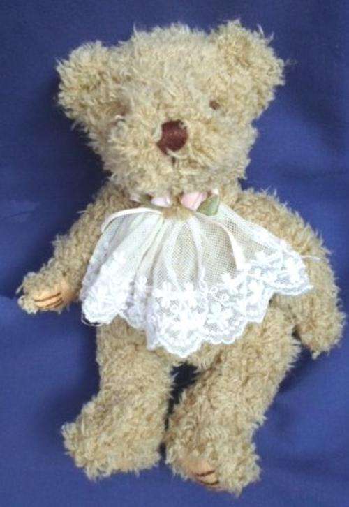 A SWEET OLD-FASHIONED LOOKING TEDDY!!