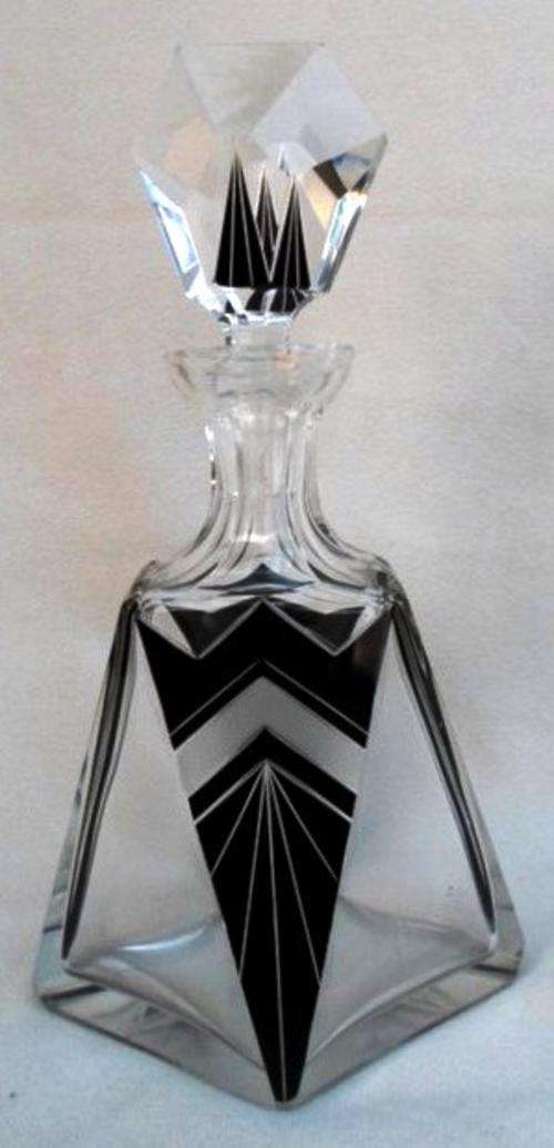 STUNNING ART DECOR CRYSTAL DECANTER!!
