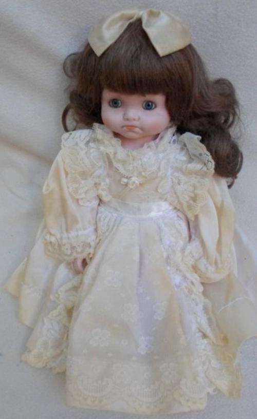 PRETTY PORCELAIN DOLL WITH SULKY FACE !!