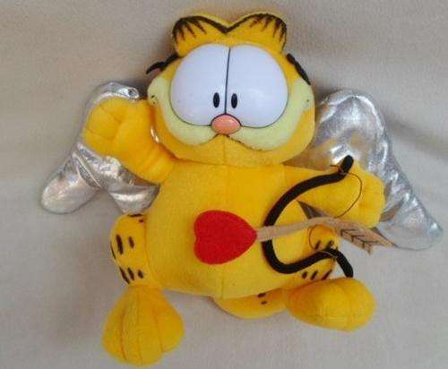 GARFIELD PLAYING CUPID!!
